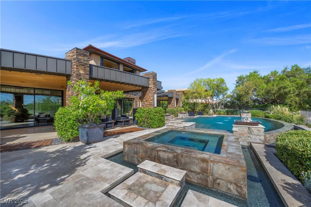 11 Golden Sunray, Las Vegas, NV 89135