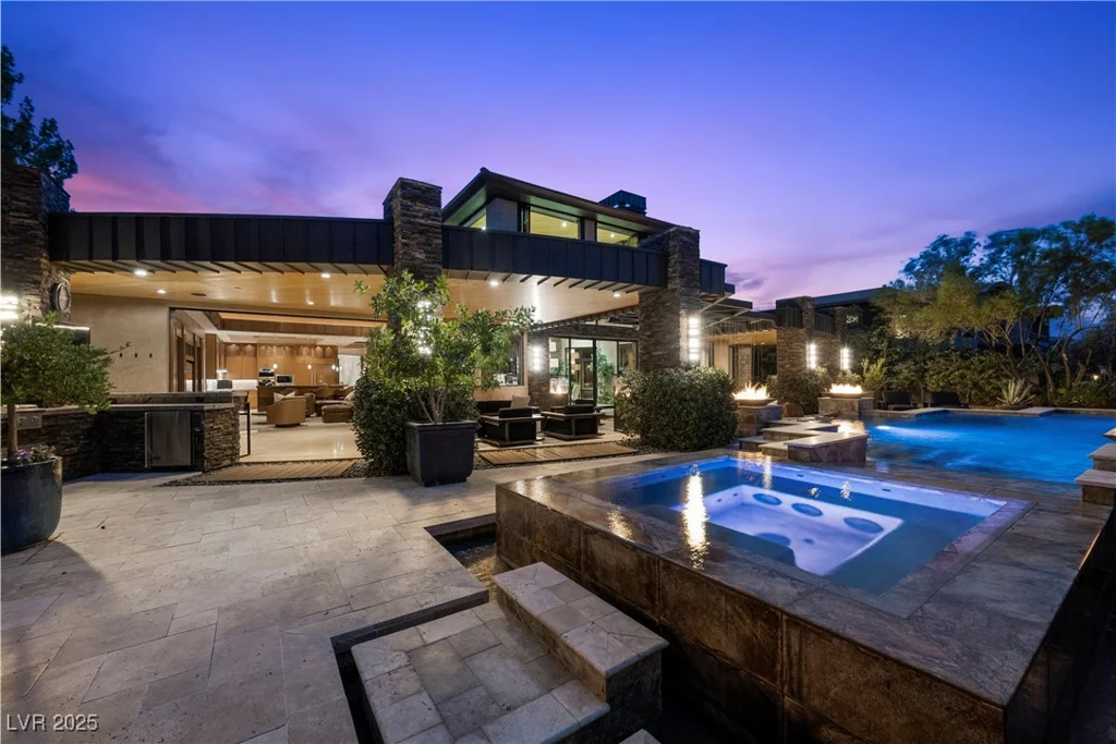 11 Golden Sunray, Las Vegas, NV 89135