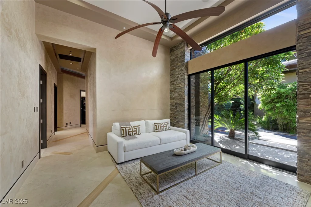 11 Golden Sunray, Las Vegas, NV 89135