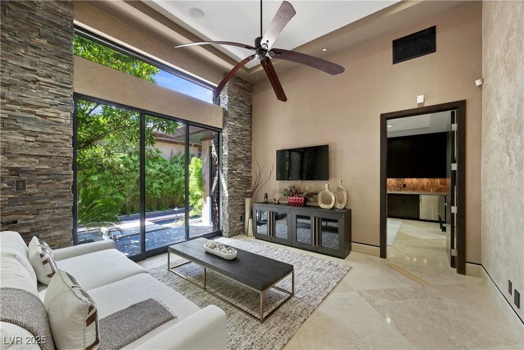 11 Golden Sunray, Las Vegas, NV 89135