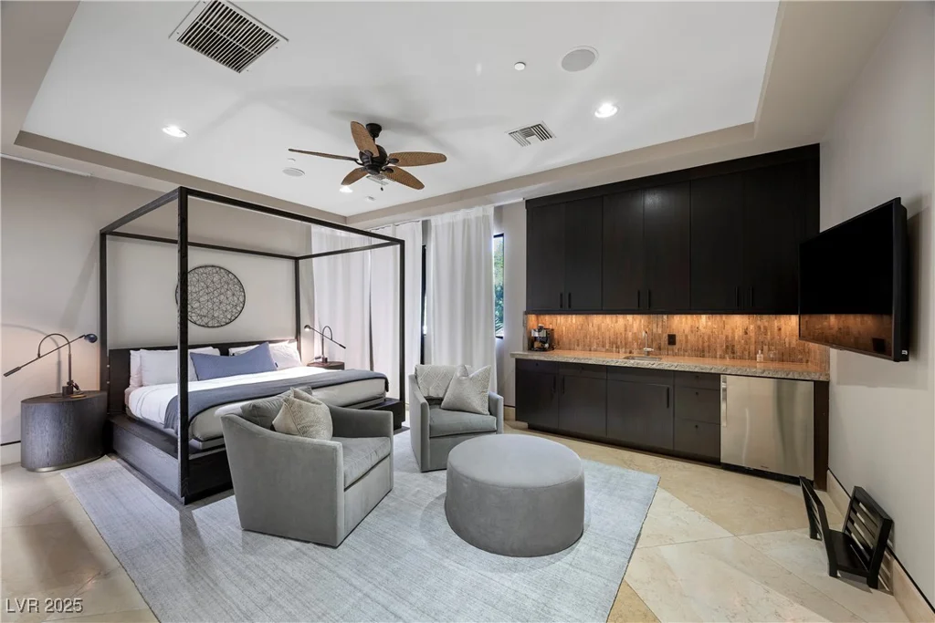 11 Golden Sunray, Las Vegas, NV 89135