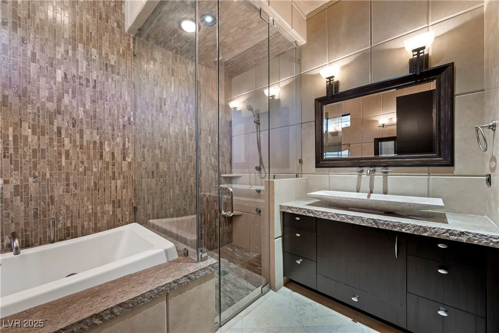 11 Golden Sunray, Las Vegas, NV 89135