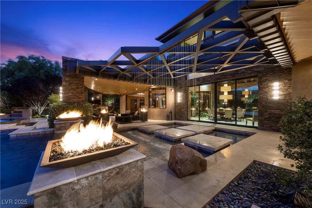 11 Golden Sunray, Las Vegas, NV 89135
