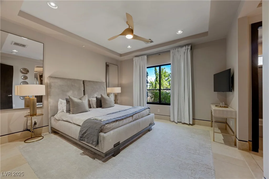 11 Golden Sunray, Las Vegas, NV 89135