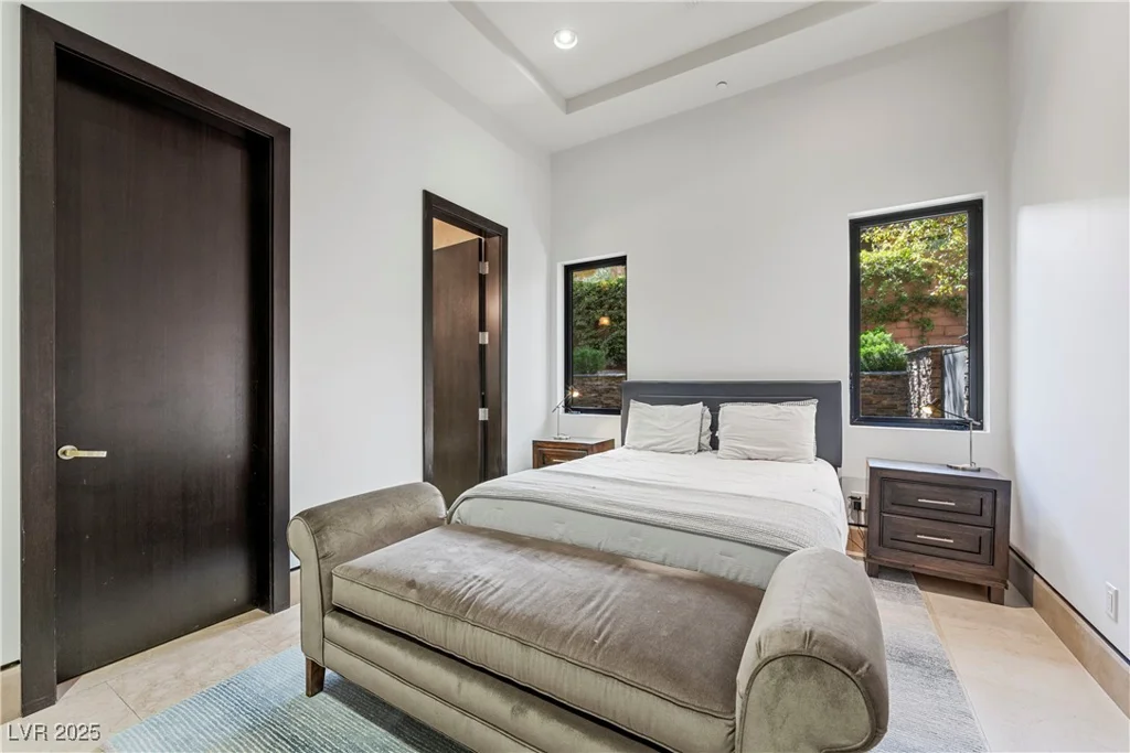 11 Golden Sunray, Las Vegas, NV 89135