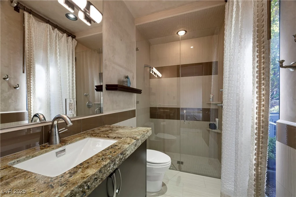 11 Golden Sunray, Las Vegas, NV 89135
