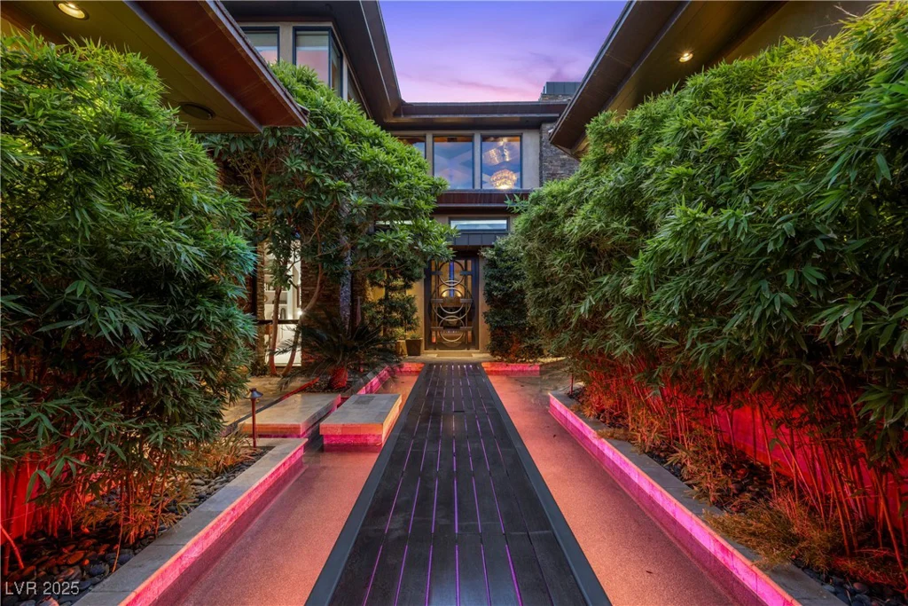 11 Golden Sunray, Las Vegas, NV 89135