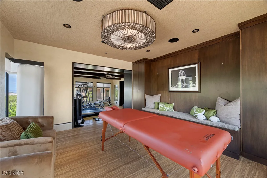 11 Golden Sunray, Las Vegas, NV 89135