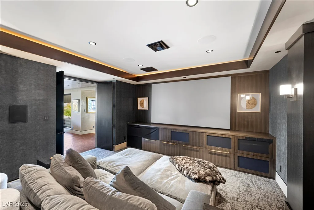 11 Golden Sunray, Las Vegas, NV 89135
