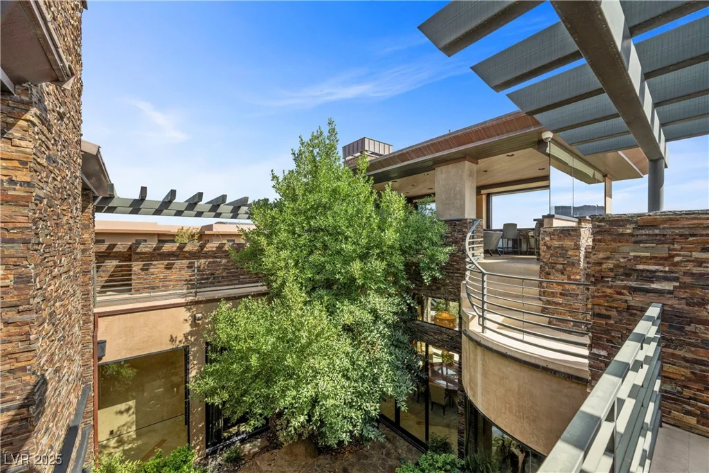 11 Golden Sunray, Las Vegas, NV 89135