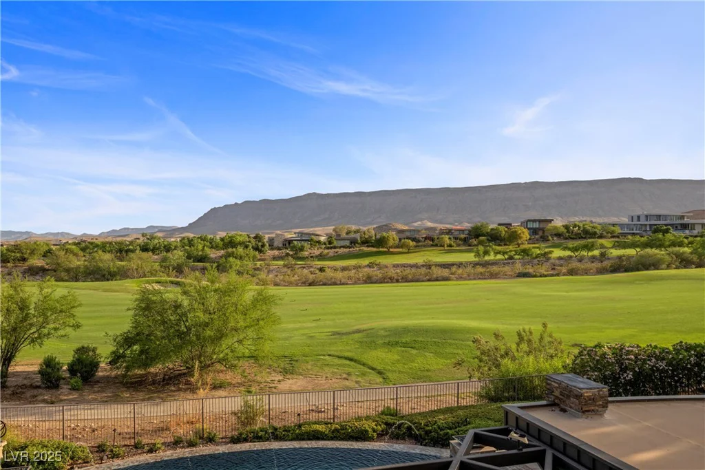 11 Golden Sunray, Las Vegas, NV 89135