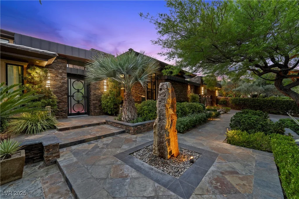 11 Golden Sunray, Las Vegas, NV 89135