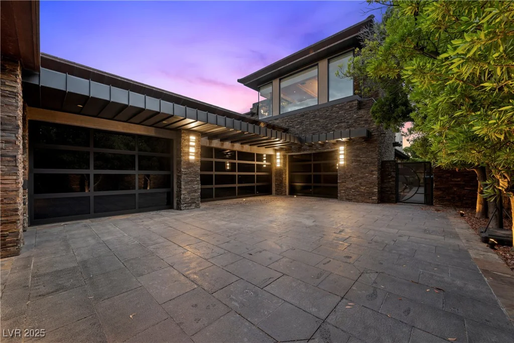 11 Golden Sunray, Las Vegas, NV 89135
