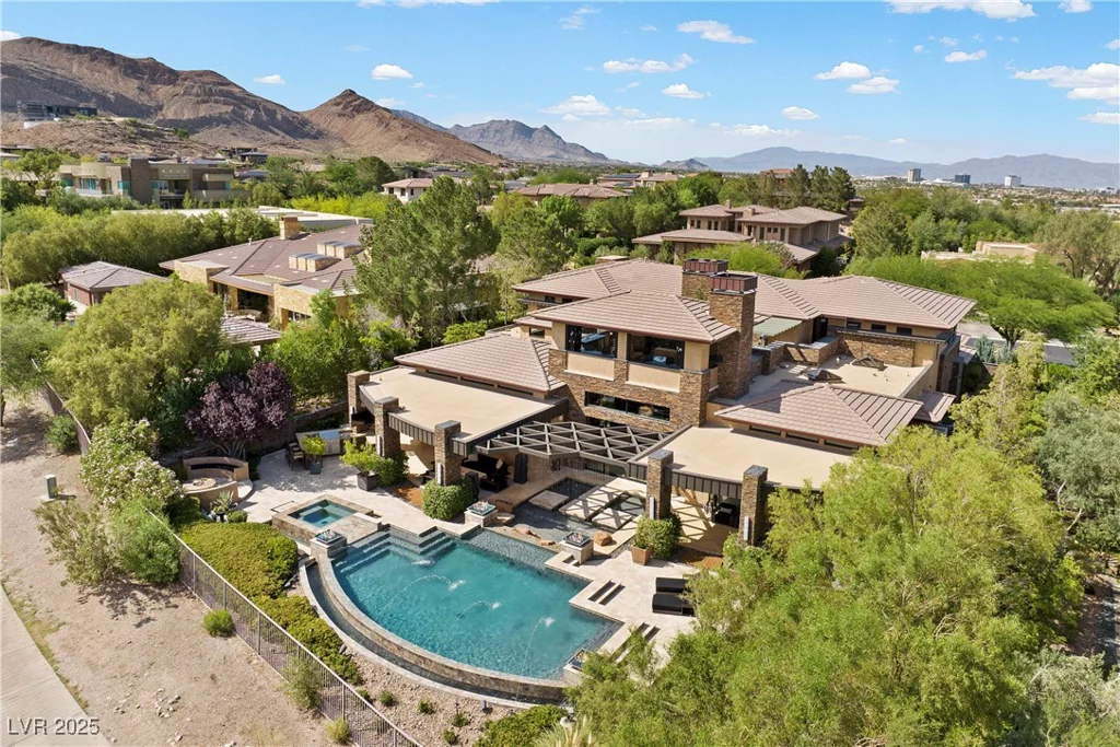 11 Golden Sunray, Las Vegas, NV 89135