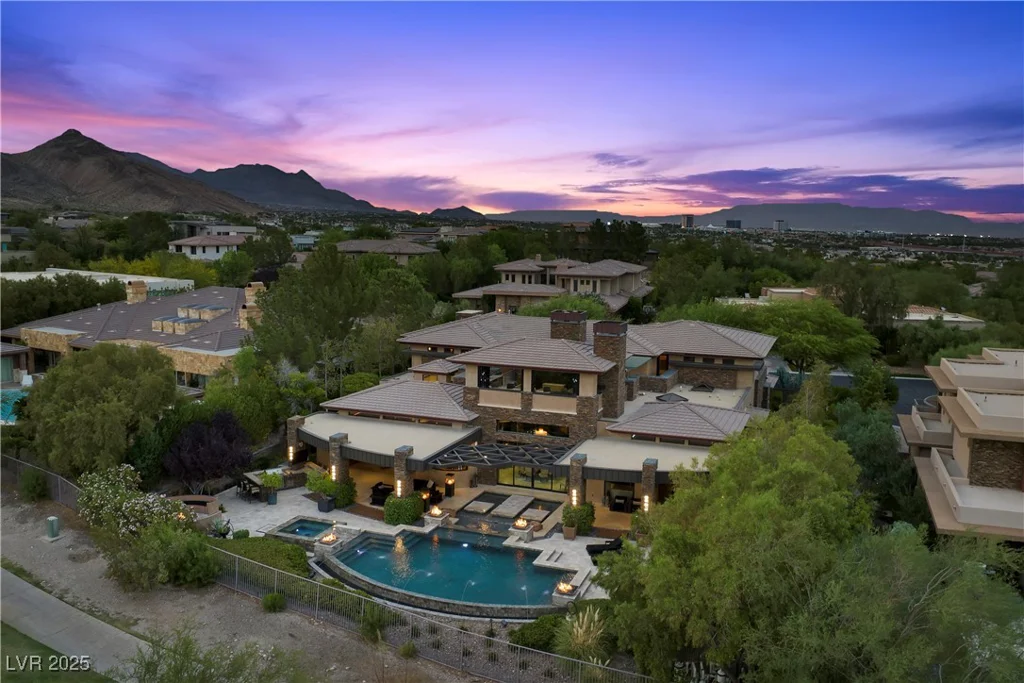 11 Golden Sunray, Las Vegas, NV 89135