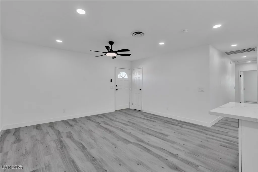 5580 Waltham, Las Vegas, NV 89122