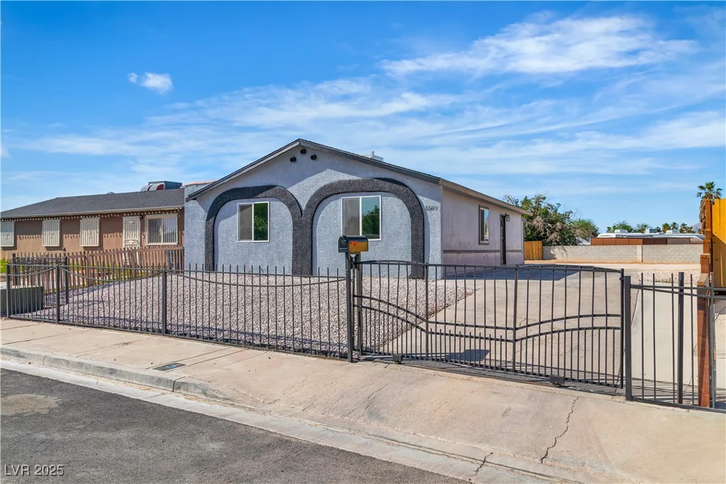5580 Waltham, Las Vegas, NV 89122