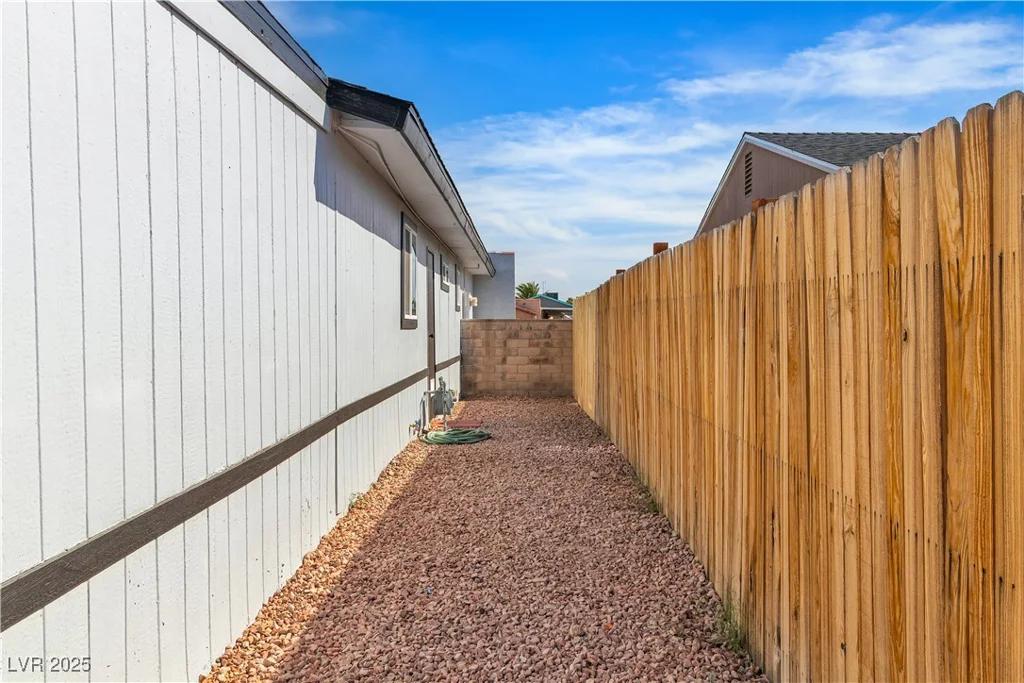 5580 Waltham, Las Vegas, NV 89122