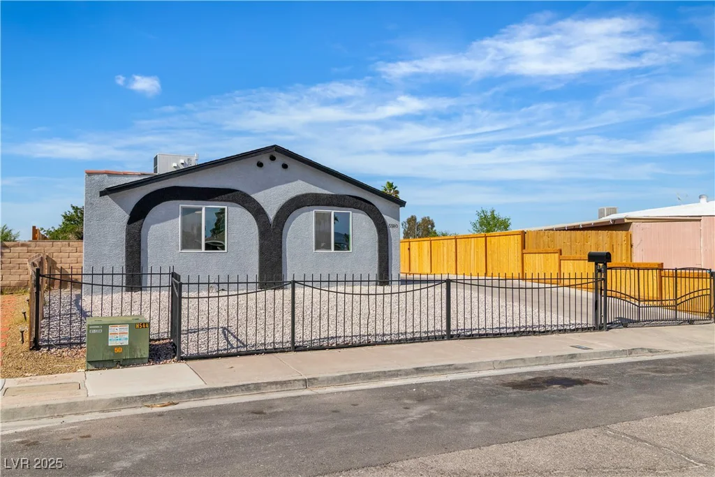 5580 Waltham, Las Vegas, NV 89122