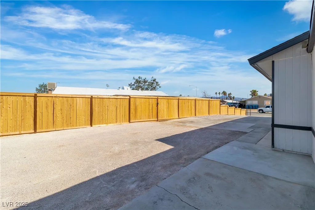 5580 Waltham, Las Vegas, NV 89122
