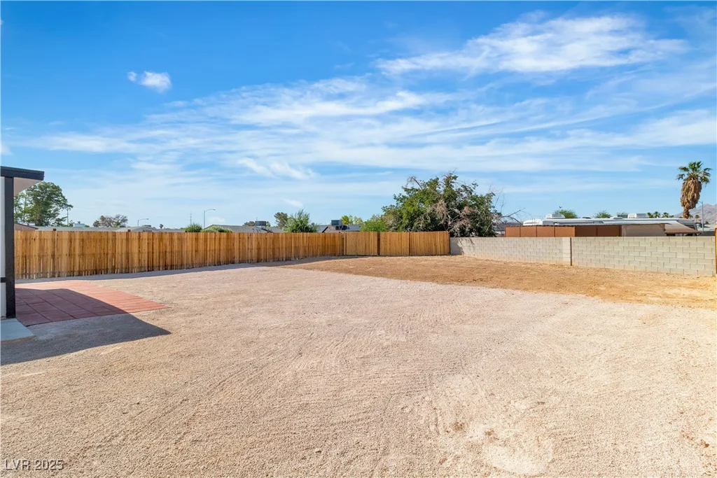 5580 Waltham, Las Vegas, NV 89122