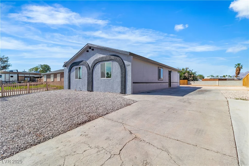 5580 Waltham, Las Vegas, NV 89122