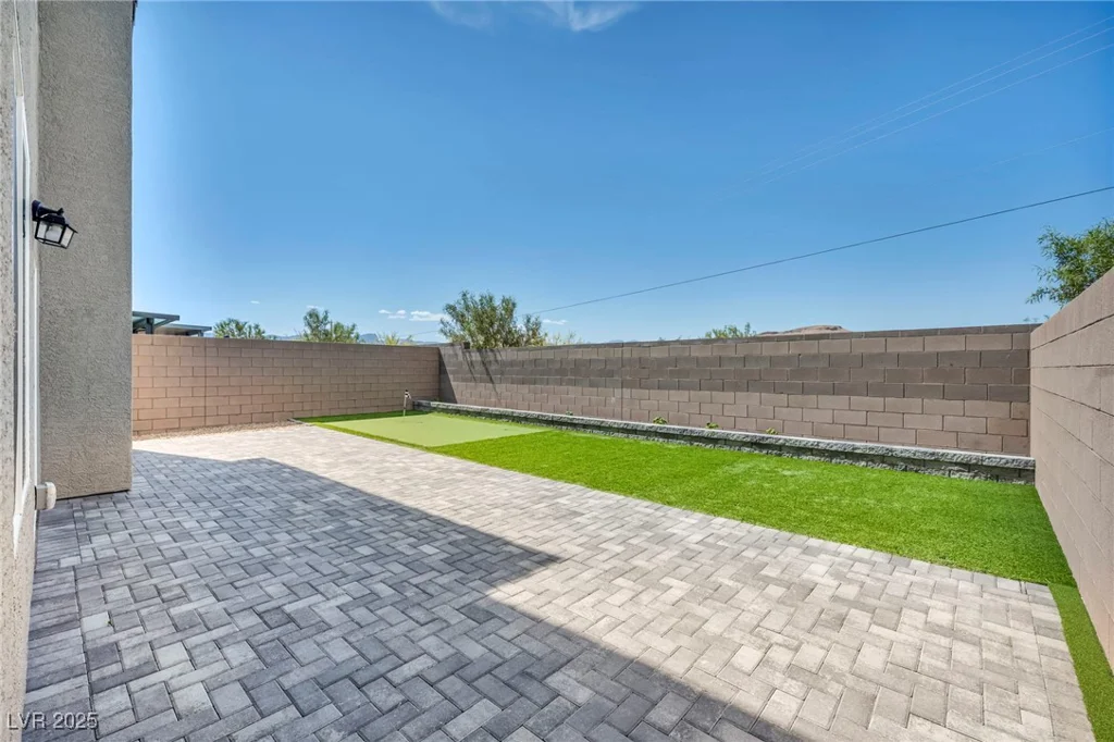 9876 Magnus, Las Vegas, NV 89178