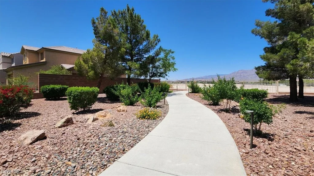 6869 Desert Thrasher, North Las Vegas, NV 89084
