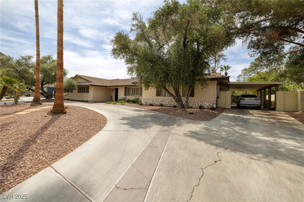4219 Pinecrest, Las Vegas, NV 89121