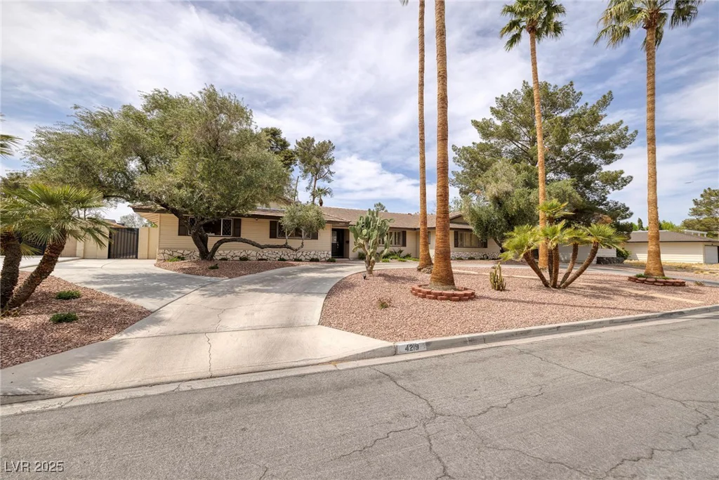 4219 Pinecrest, Las Vegas, NV 89121