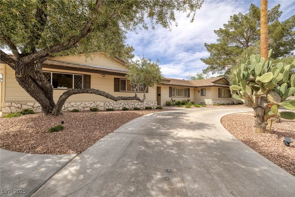 4219 Pinecrest, Las Vegas, NV 89121