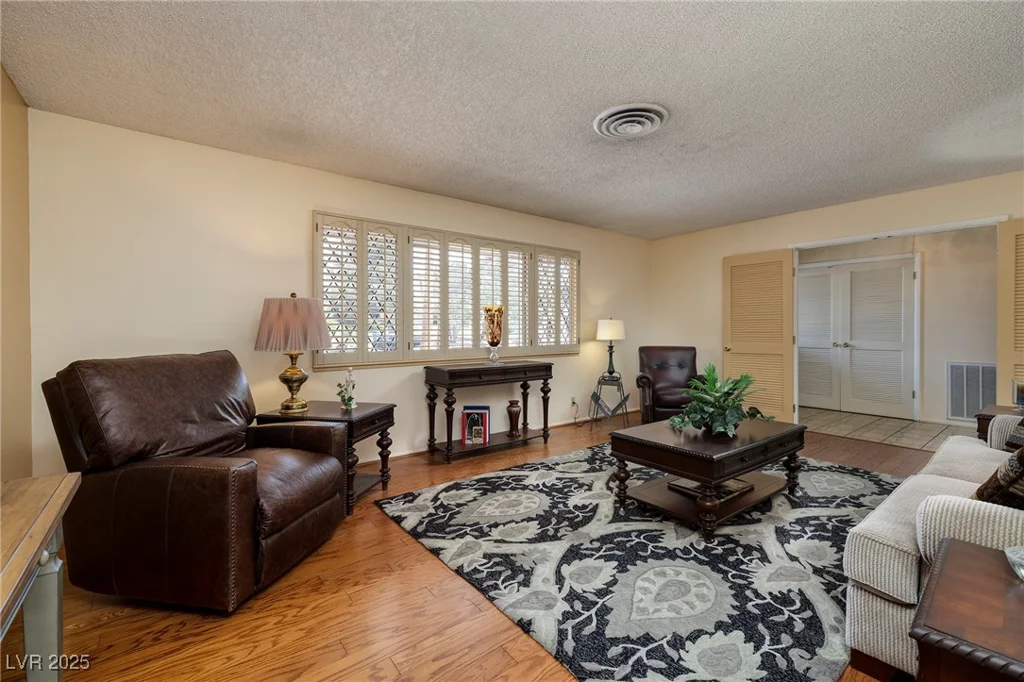 4219 Pinecrest, Las Vegas, NV 89121