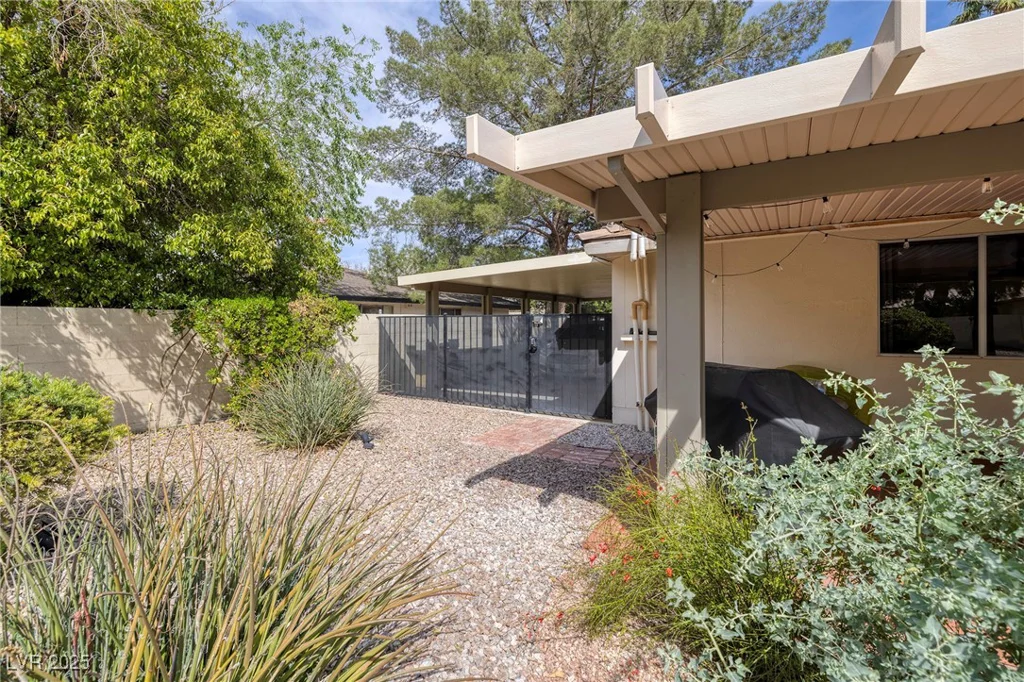 4219 Pinecrest, Las Vegas, NV 89121