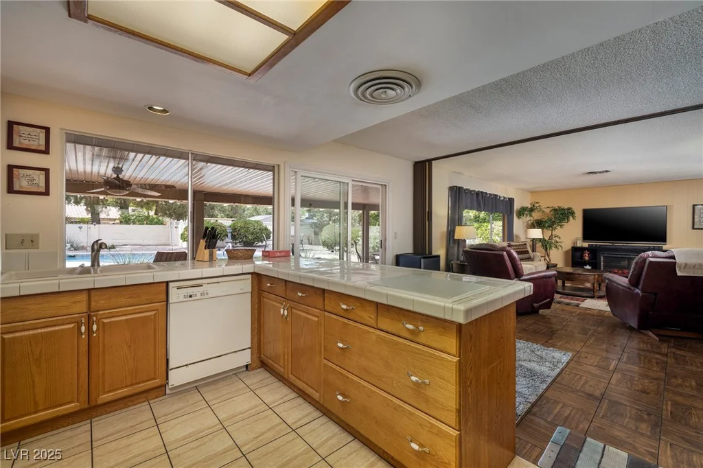 4219 Pinecrest, Las Vegas, NV 89121