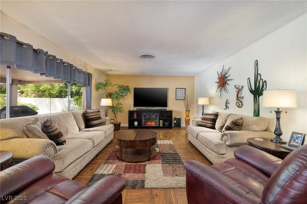 4219 Pinecrest, Las Vegas, NV 89121
