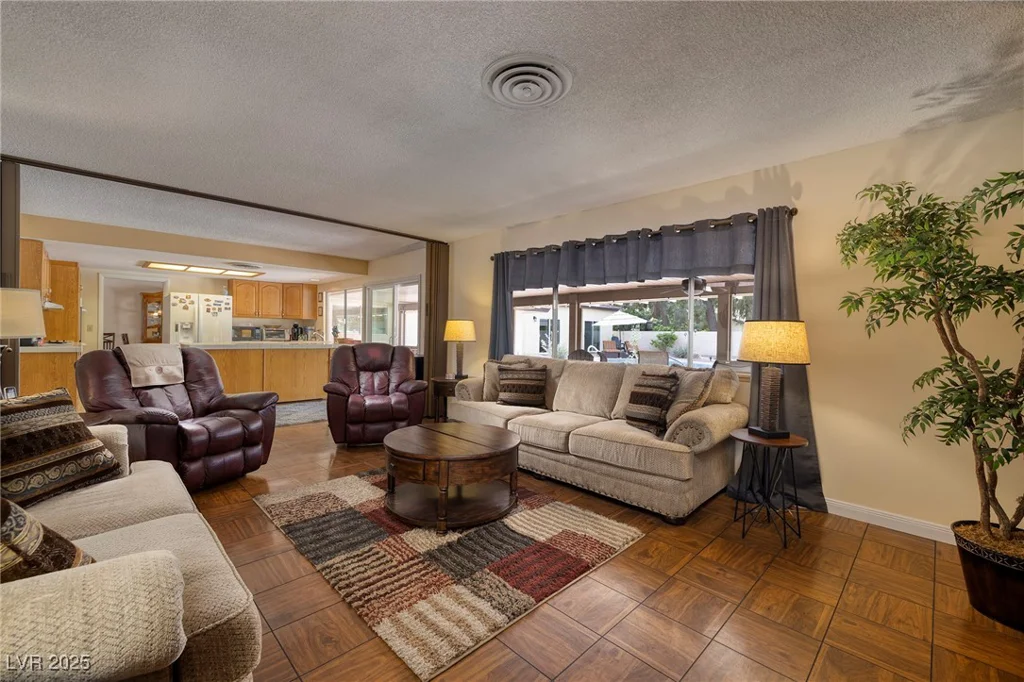 4219 Pinecrest, Las Vegas, NV 89121