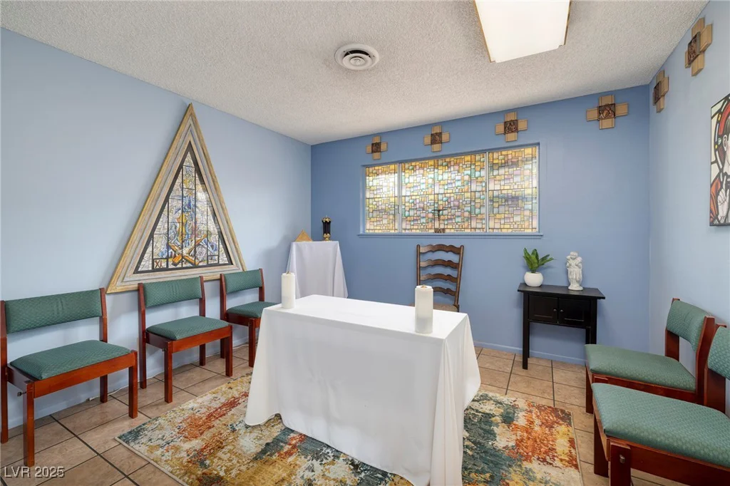 4219 Pinecrest, Las Vegas, NV 89121