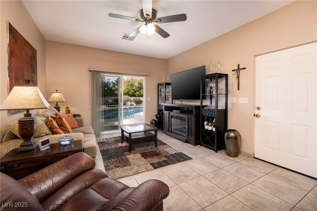 4219 Pinecrest, Las Vegas, NV 89121