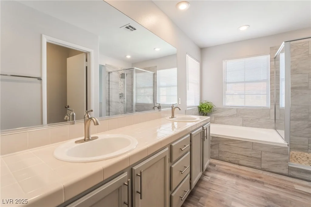 2452 Silver Shadow, Las Vegas, NV 89108