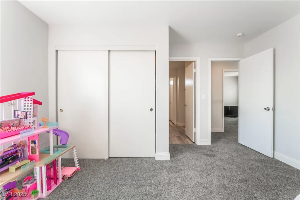 2452 Silver Shadow, Las Vegas, NV 89108