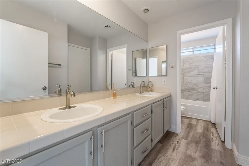 2452 Silver Shadow, Las Vegas, NV 89108
