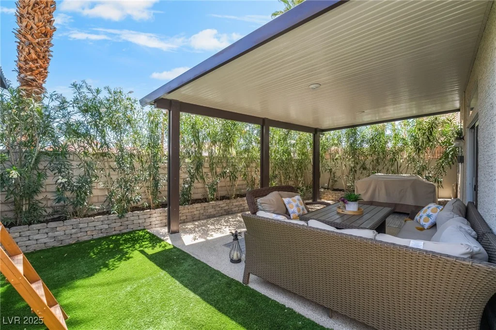 2452 Silver Shadow, Las Vegas, NV 89108