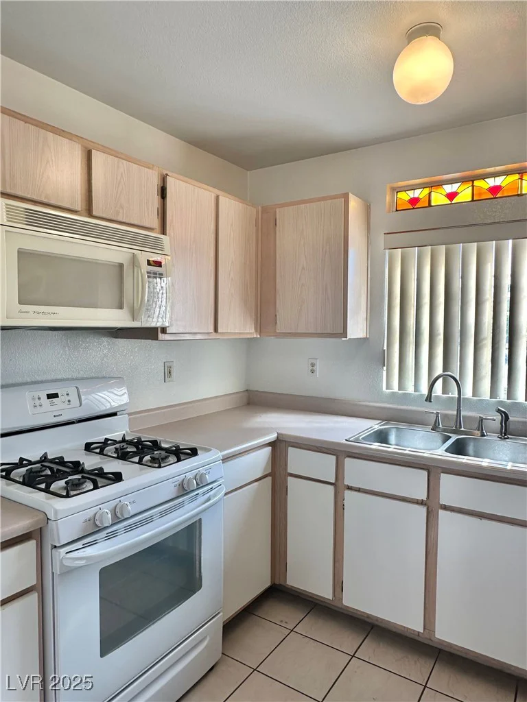 2621 Blue Reef, North Las Vegas, NV 89032