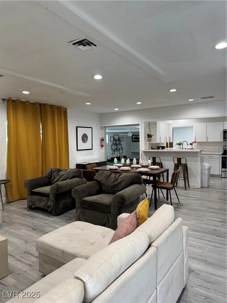 621 9th, Las Vegas, NV 89101