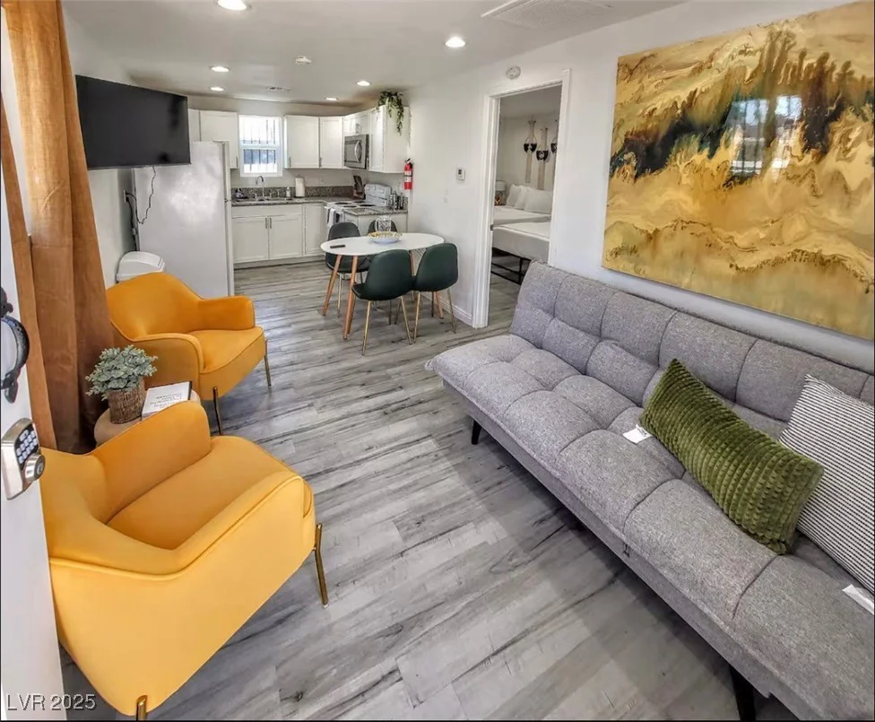 621 9th, Las Vegas, NV 89101