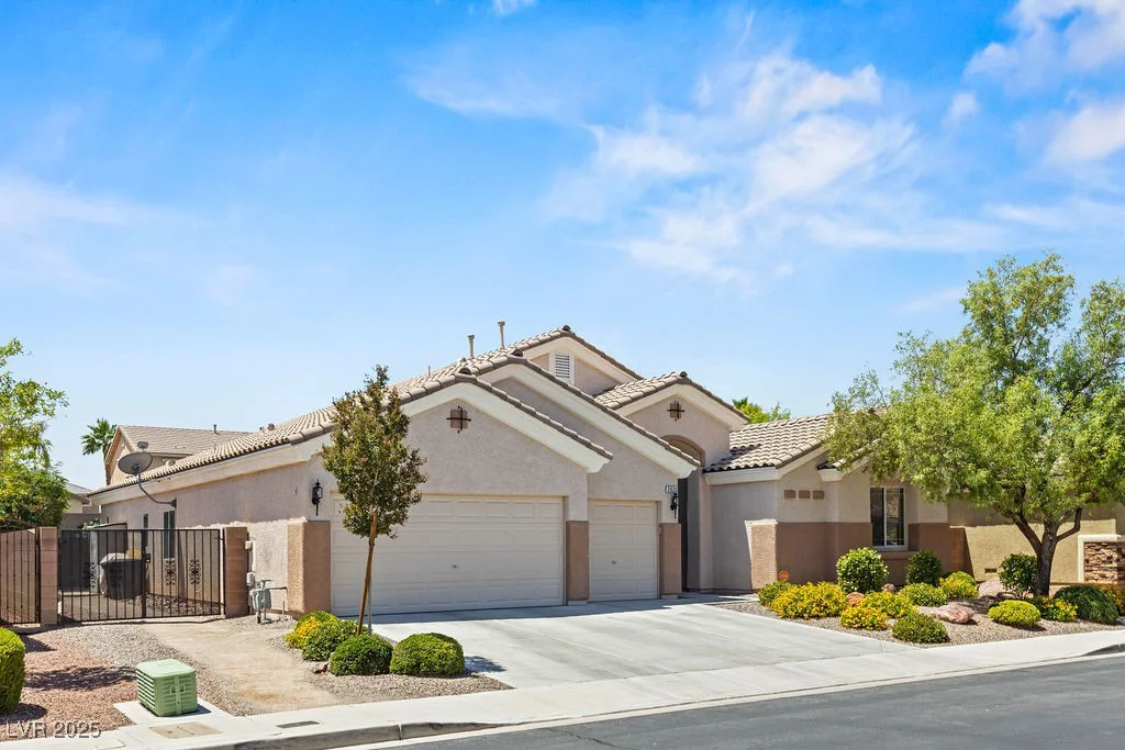 2025 Dakota Lodge, Las Vegas, NV 89123