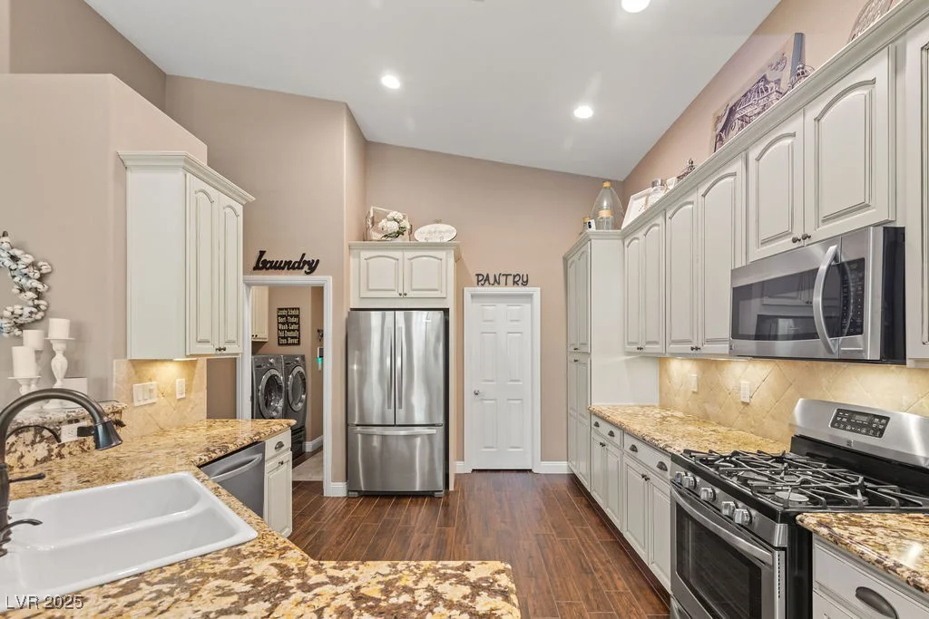 2025 Dakota Lodge, Las Vegas, NV 89123