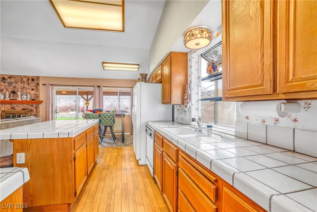 6508 Peppermill, Las Vegas, NV 89146