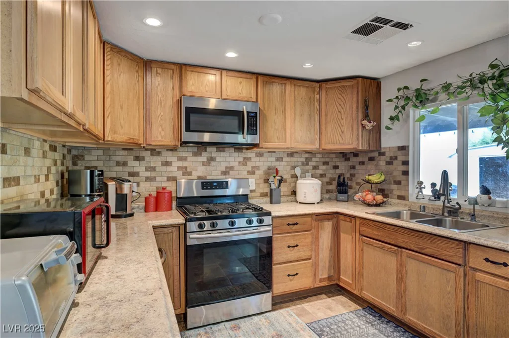 4556 Kenilworth, Las Vegas, NV 89147