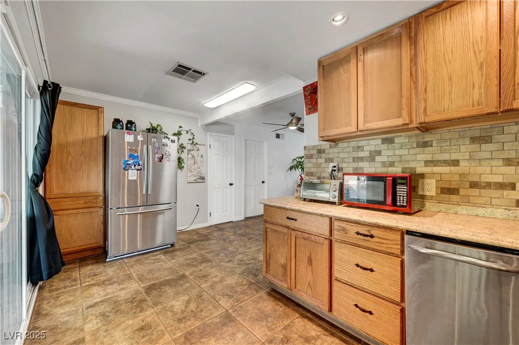 4556 Kenilworth, Las Vegas, NV 89147